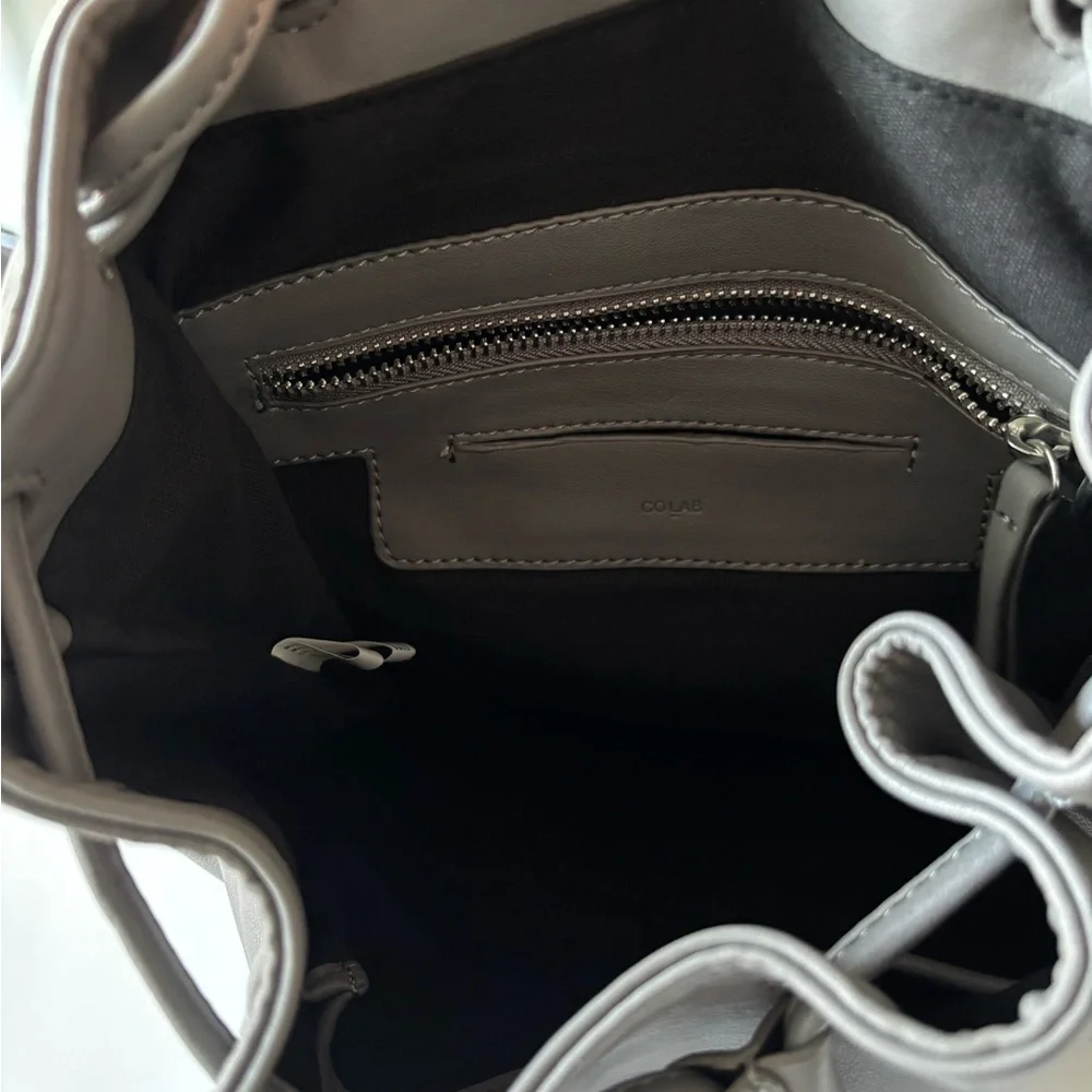 🦋2/25$ CoLab Gray faux soft Leather Pouch Back Pack - Picture 12 of 15